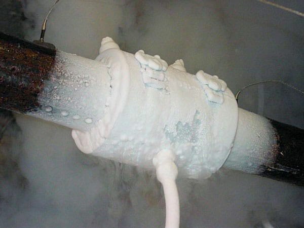 How to keep pipes from freezing